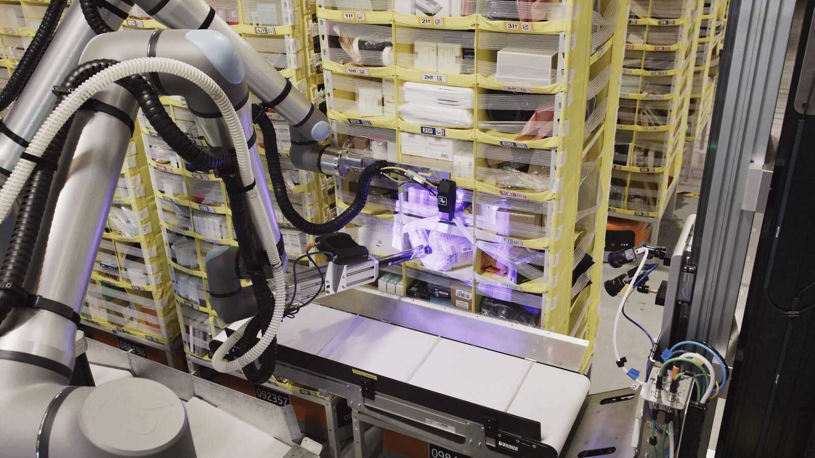 亚马逊推出新型仓库机器人Vulcan